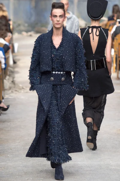 Look 19